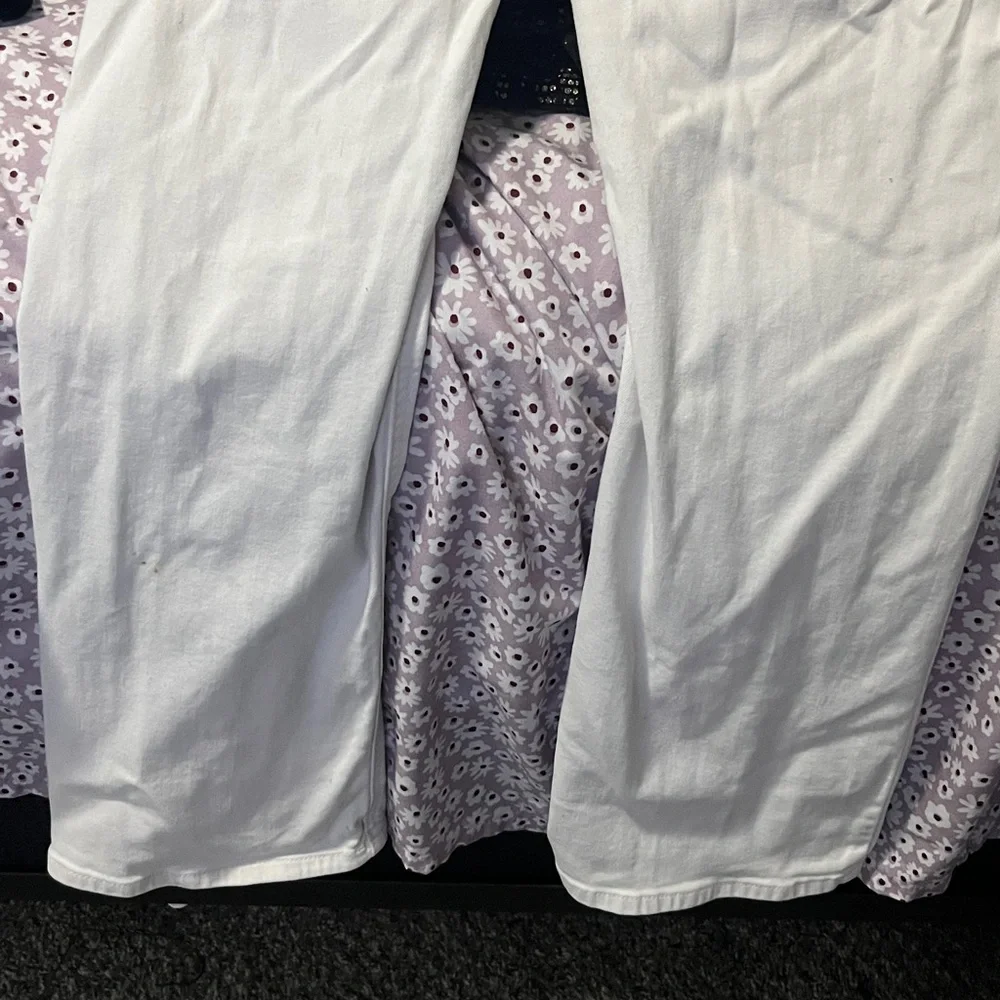 Women's White Jeans - Picture 4 of 4